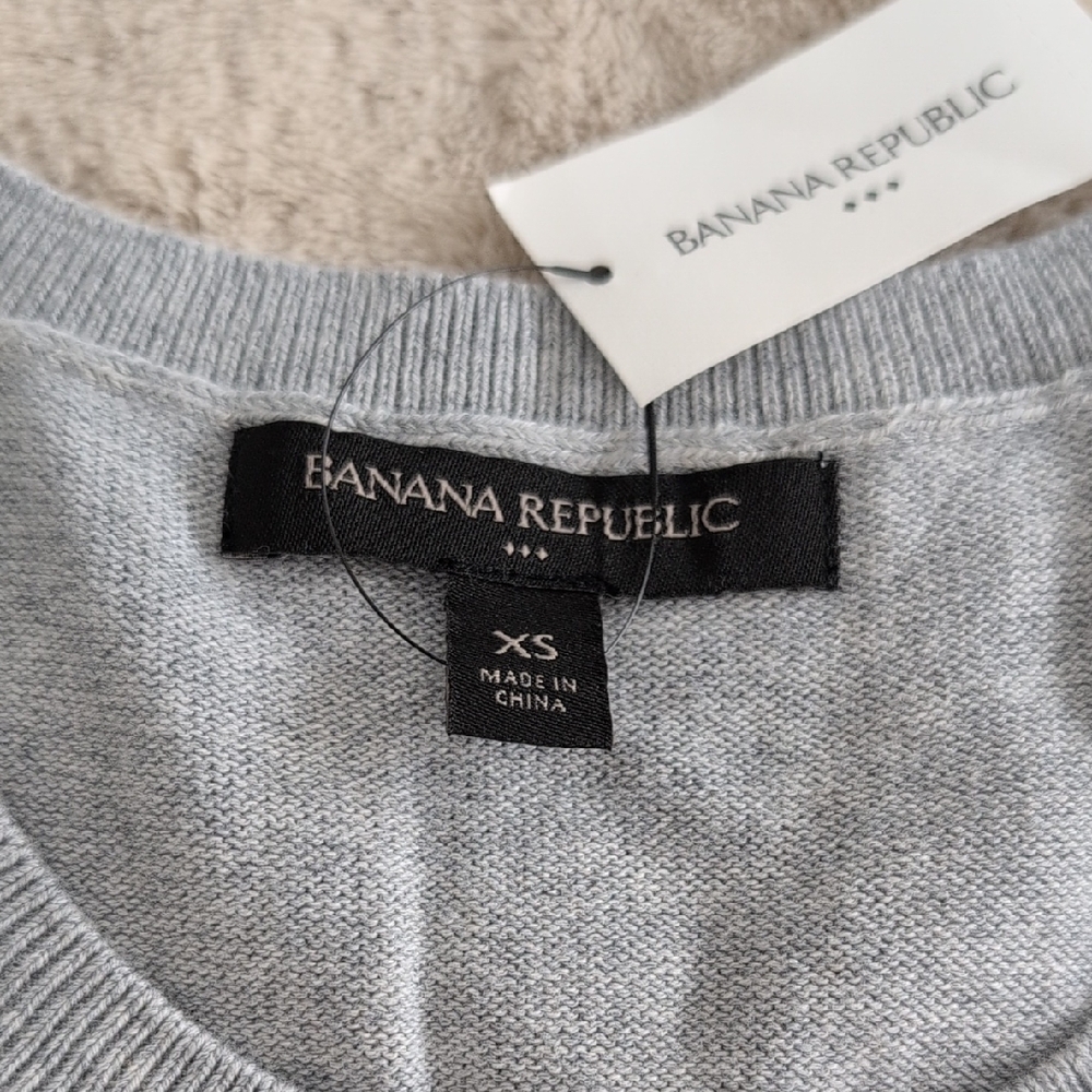 NWT Banana Republic Light Gray Knit Vest Sweater Top, Size XS - Picture 3 of 7
